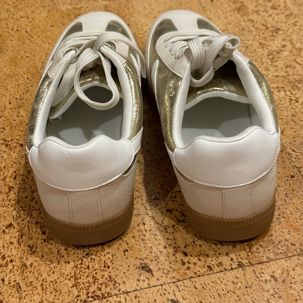 New DV by Dolce Vita Gold and White Sneakers Size Women’s 8 - Picture 3 of 16
